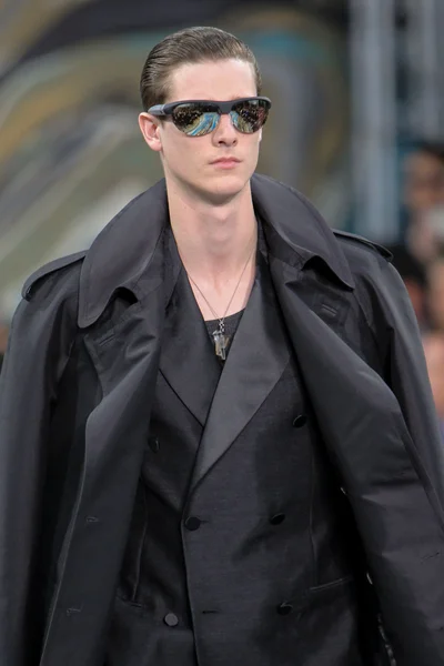 Look 77